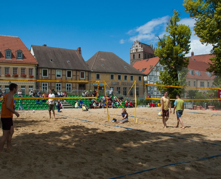 Beachvolleyball direkt am Rathaus in Angermünde